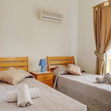 In Sleeps 6 Includes Swimming Pool Air Con And Wifi 1 5 Villa *