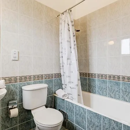 In Sleeps 6 Includes Swimming Pool Air Con And Wifi 1 5 Peyia