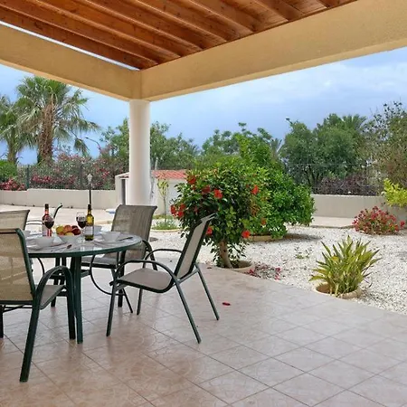 In Sleeps 6 Includes Swimming Pool Air Con And Wifi 1 5
