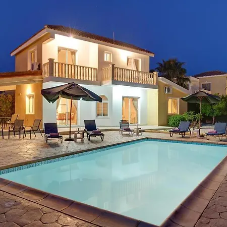 In Sleeps 6 Includes Swimming Pool Air Con And Wifi 1 5 빌라 *